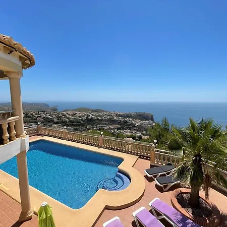 Karina فيلة بينيتاشيل